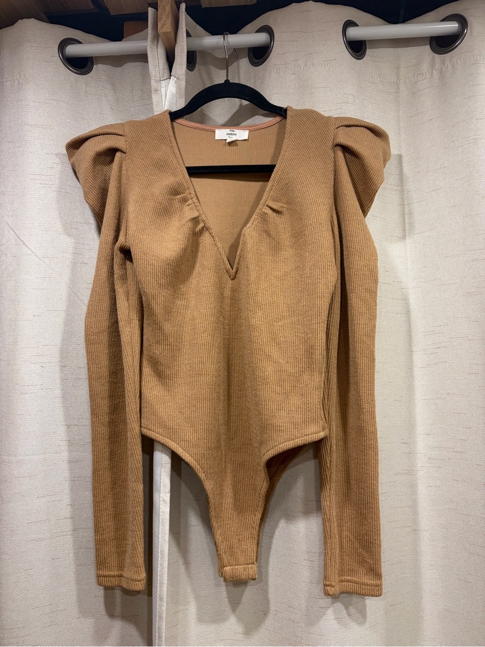 Entro Sleeve-Detail V-Neck Bodysuit in Camel